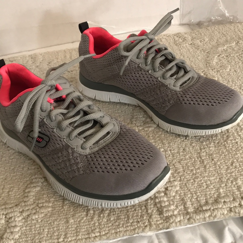 Skechers Good Condition Size 7 - image 1